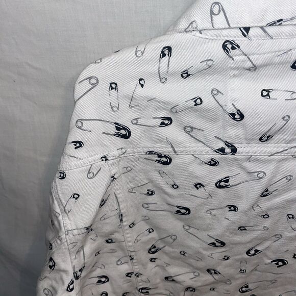 The Hundreds Men’s Denim Shacket Size XL White Safety Pin Motif Streetwear NWT - Picture 11 of 12